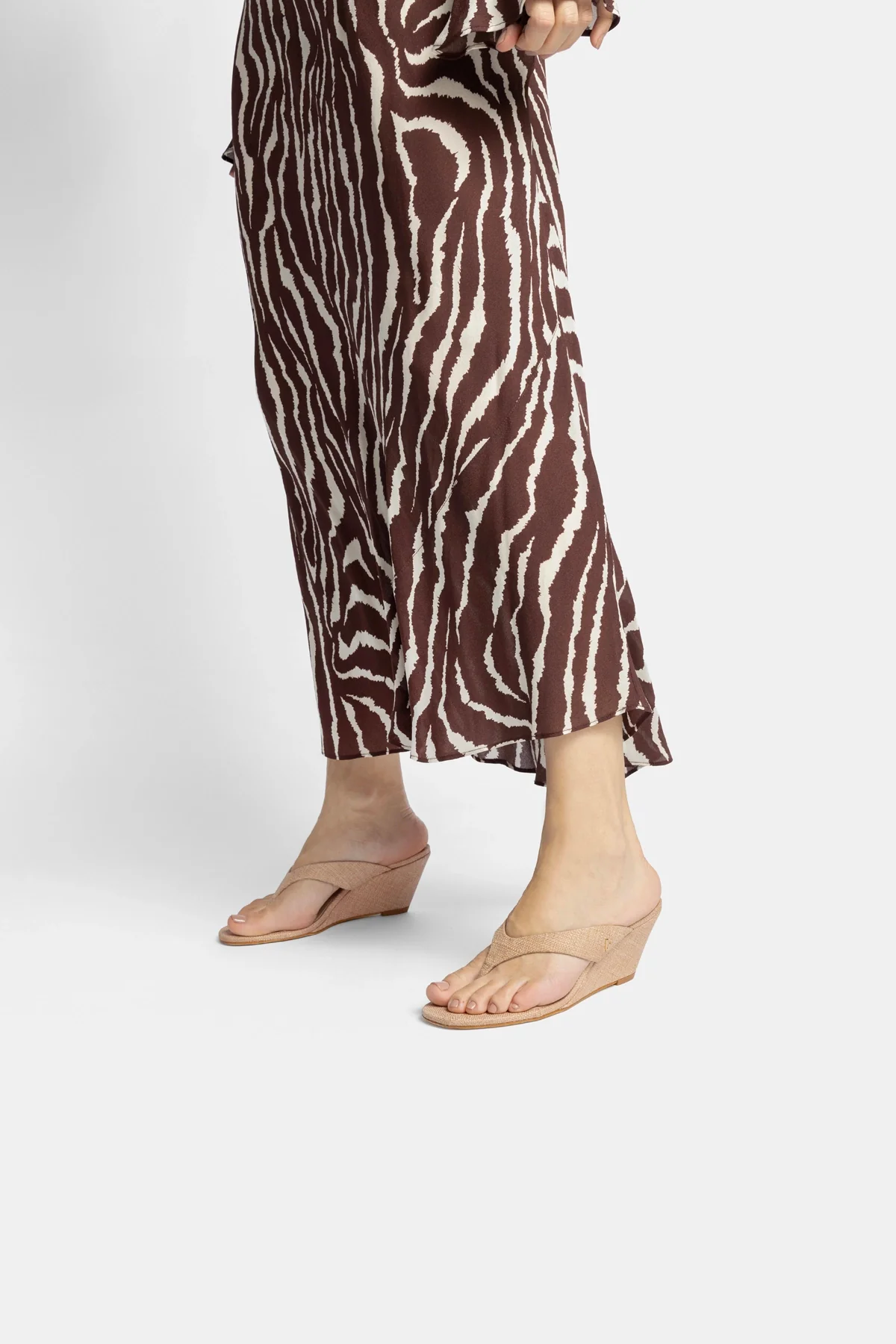 Gaia Low Wedge In Beige Raffia - Image 6
