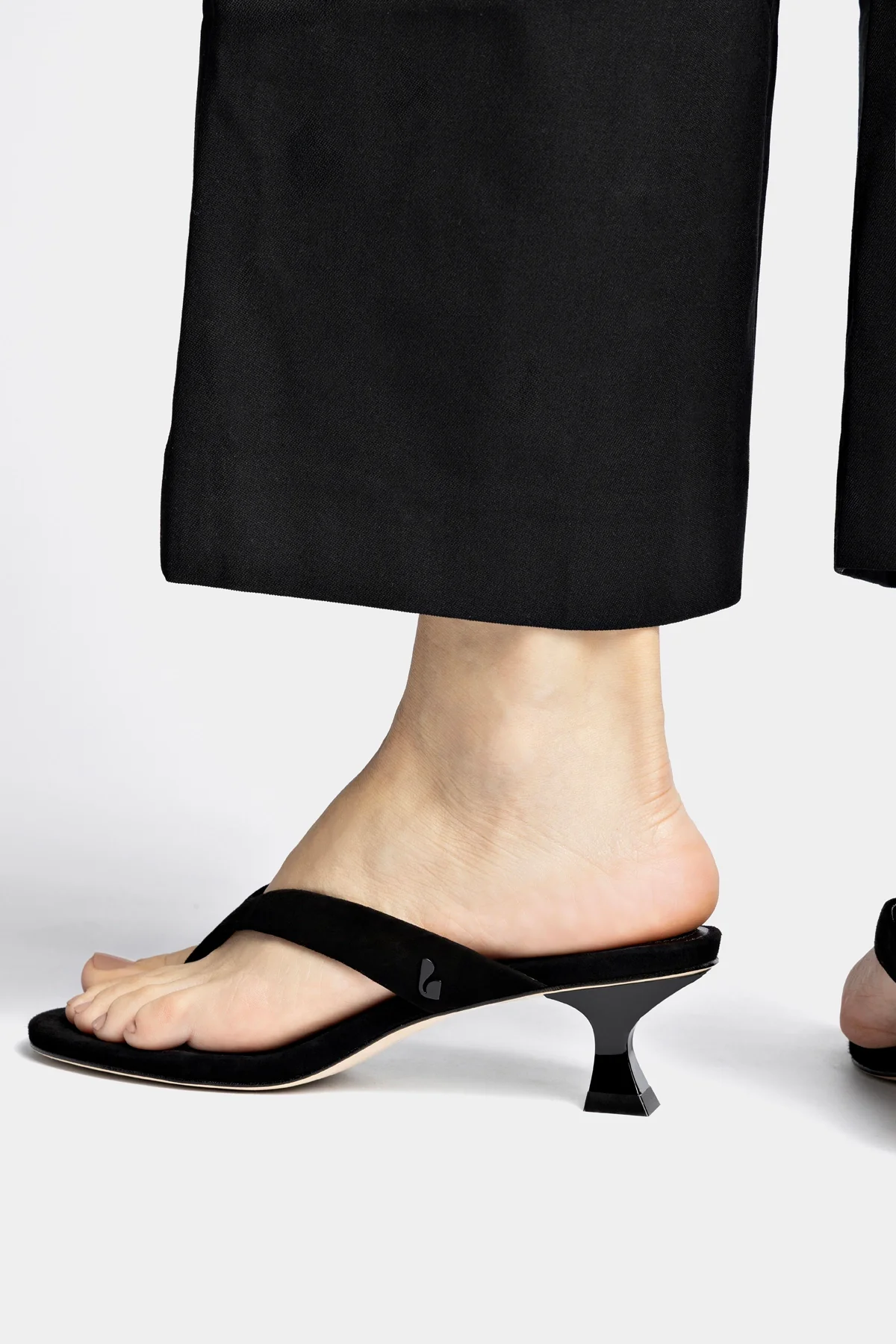 Gaia Low In Black Leather - Image 6