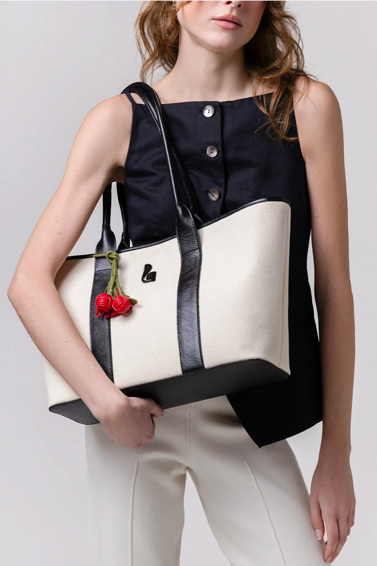 City Tote Bag Natural Canvas and Black Leather - Image 2