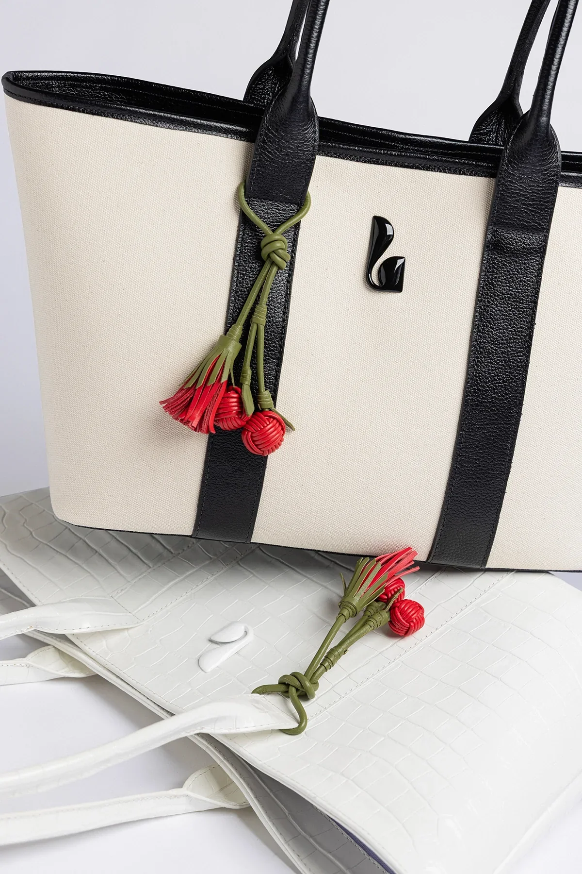 City Tote Bag Natural Canvas and Black Leather - Image 3