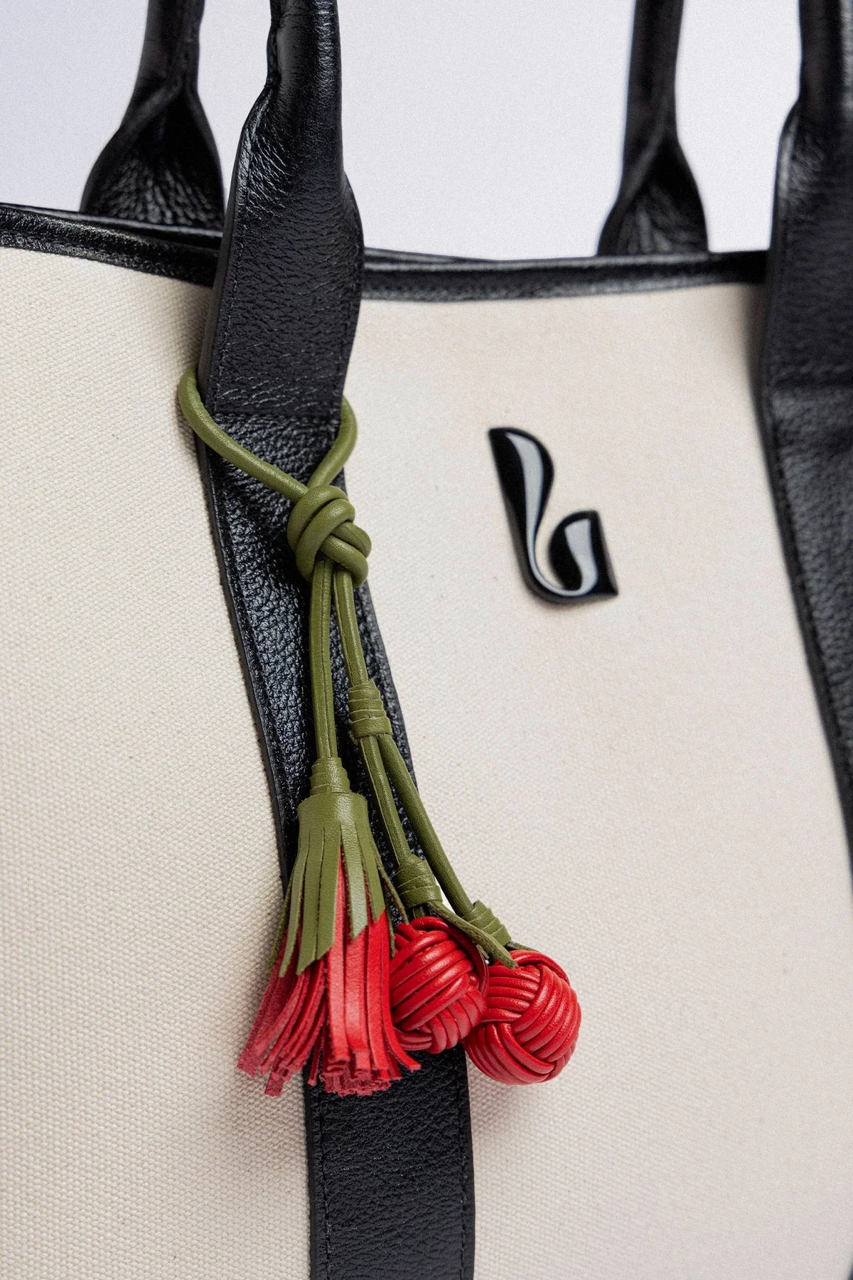City Tote Bag Natural Canvas and Black Leather - Image 5